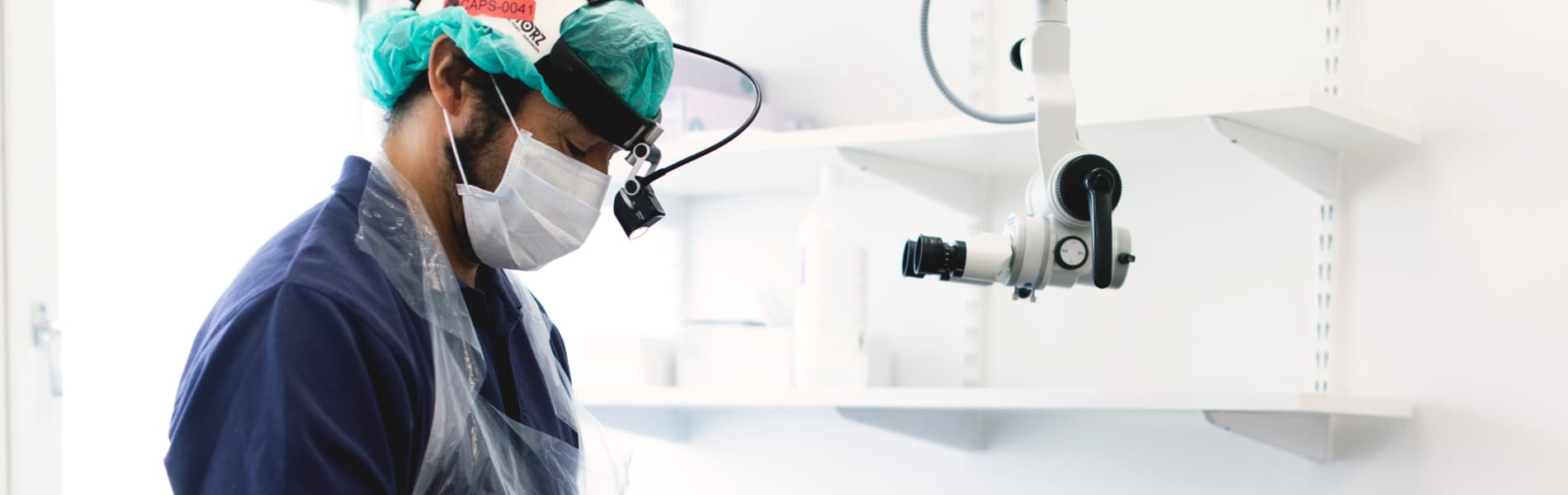 Läkare förbereder sig för undersökning