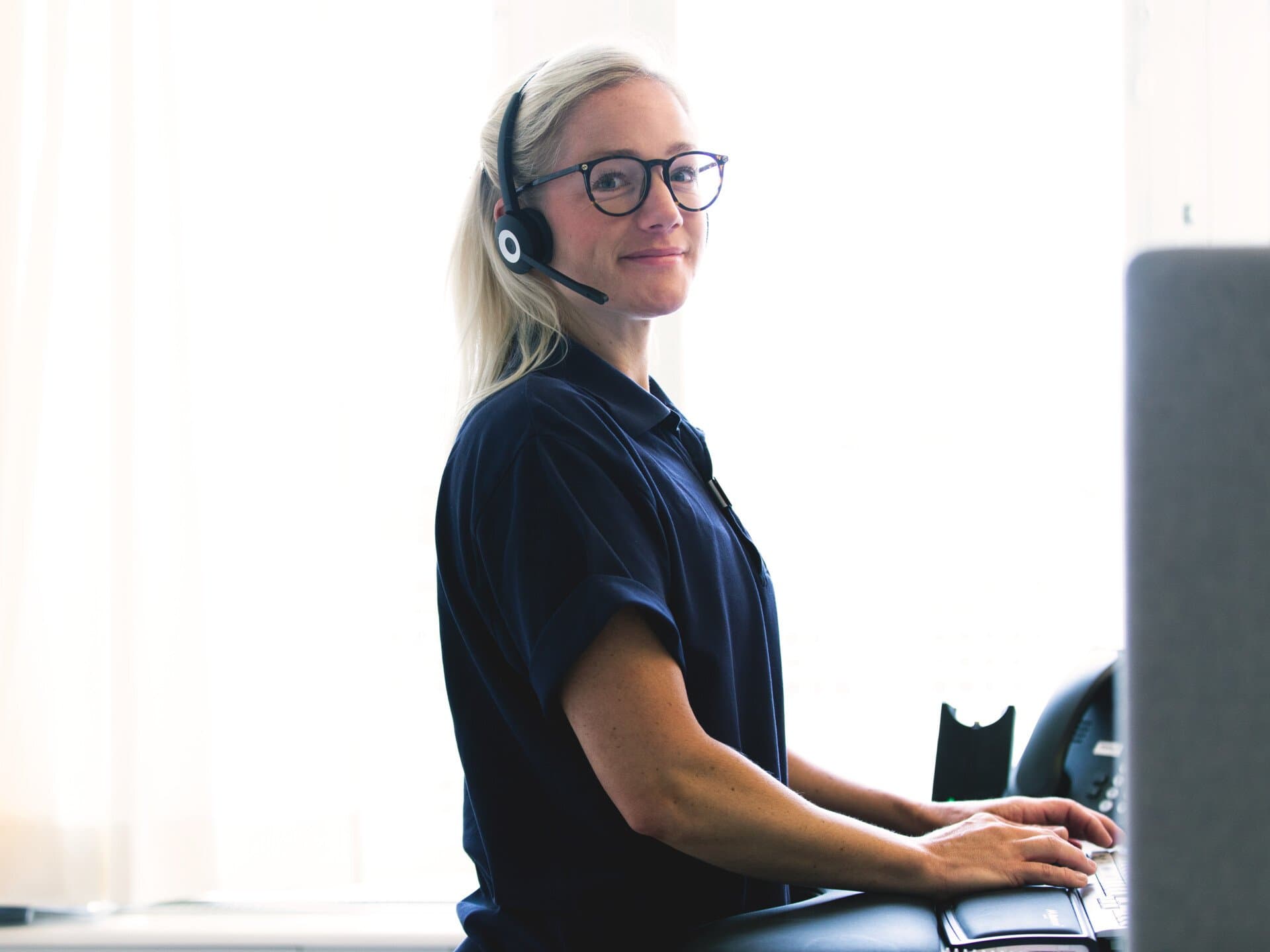 Sjuksköterska tar emot samtal