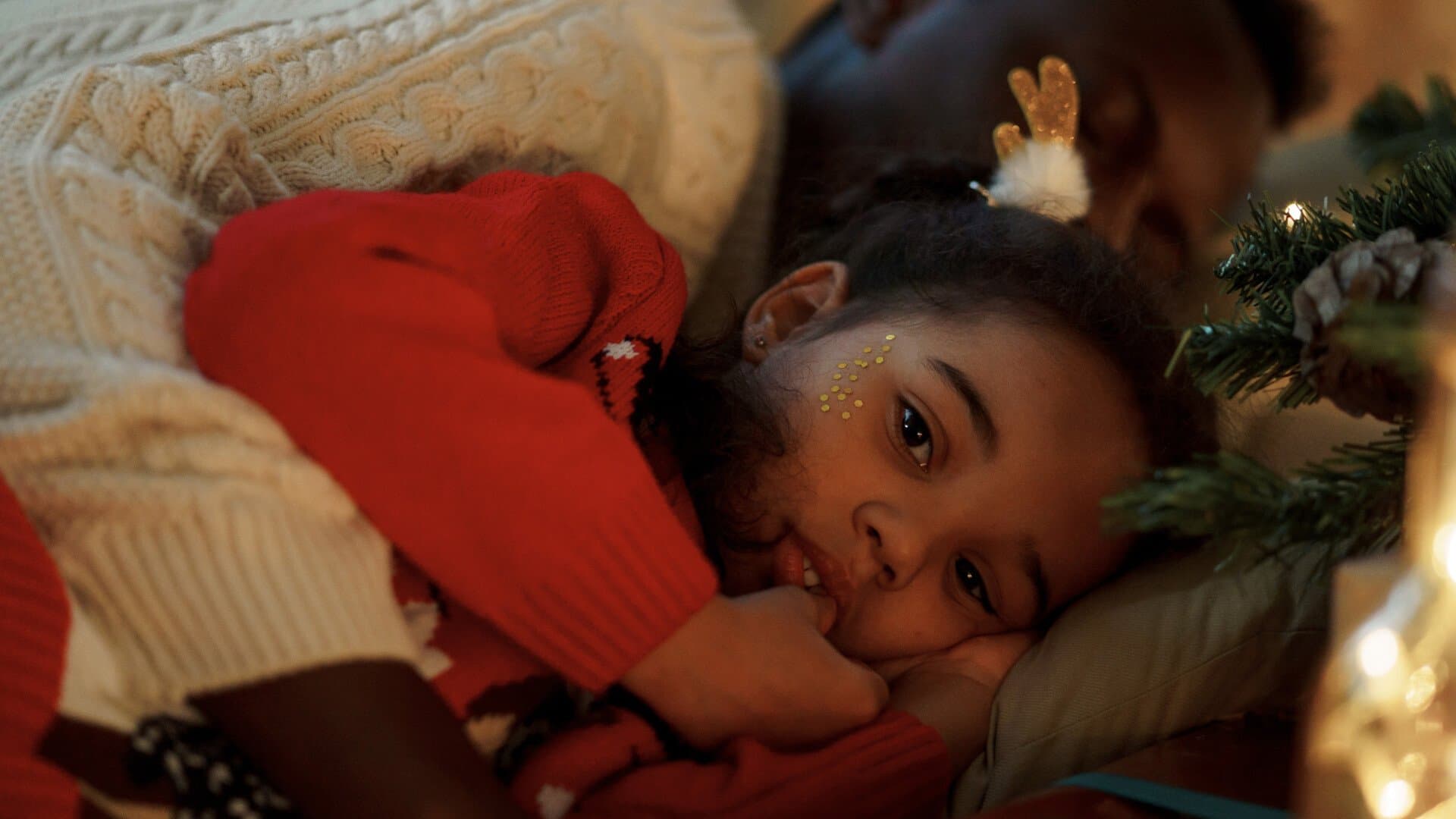 Barn vid julgran Barn vid julgran