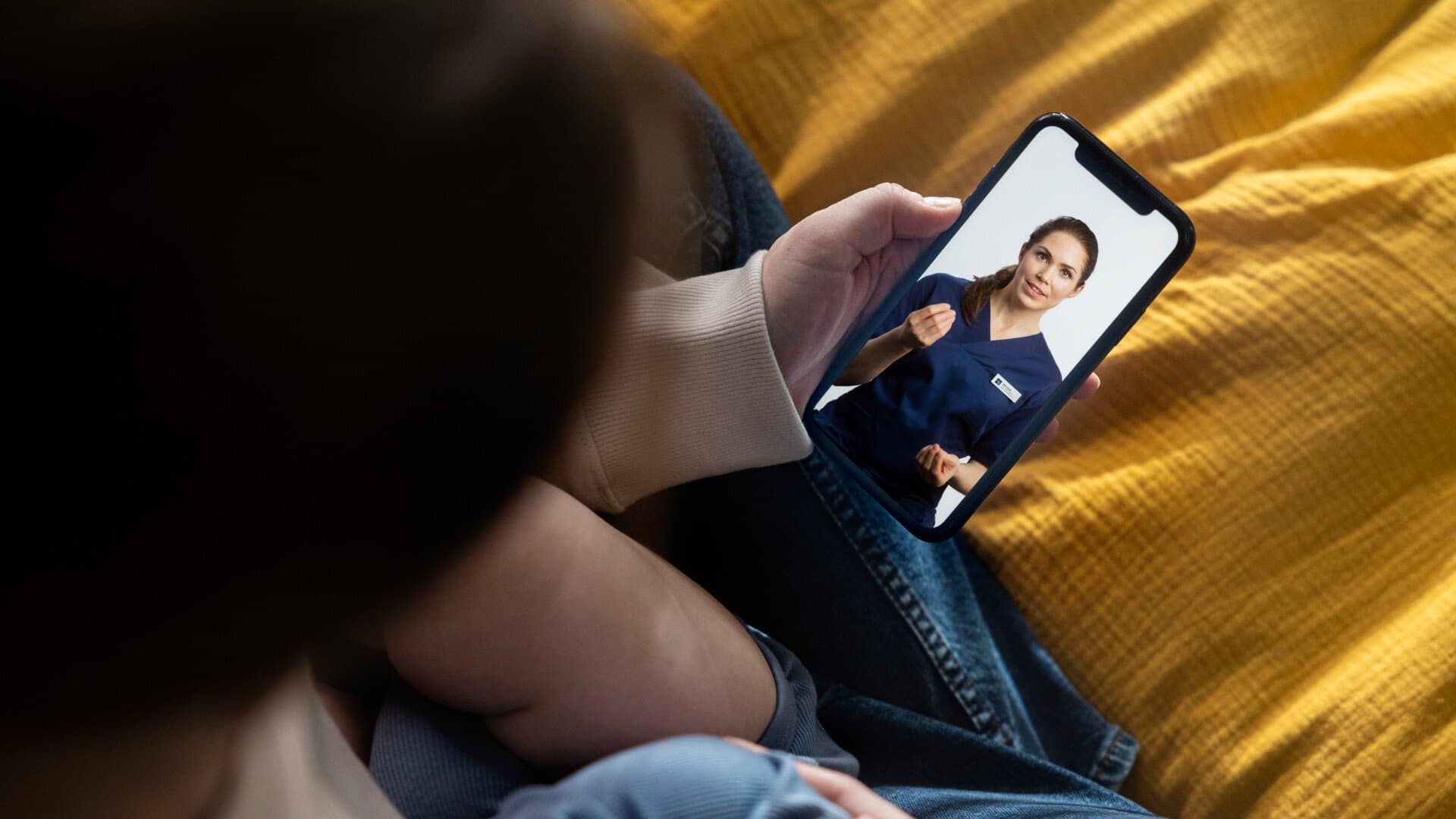 kvinna med mobil kvinna med mobil