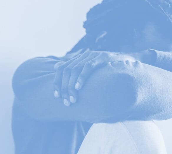 Person gör ångestfylld gest