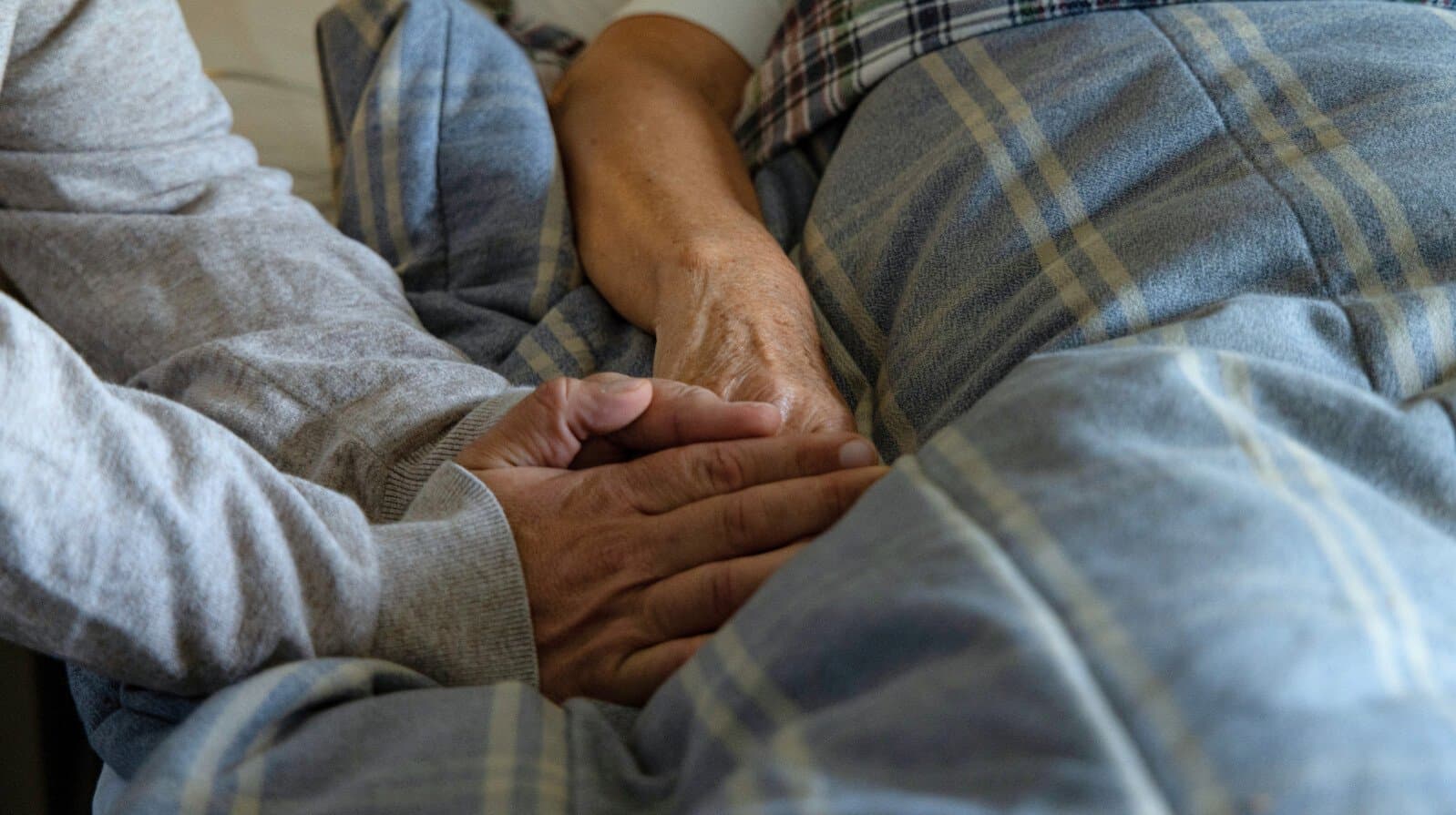 Händer som håller varandra Händer som håller varandra