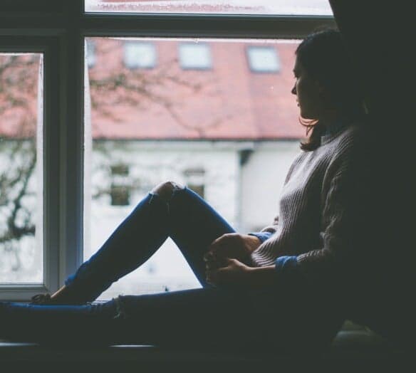 Illustration med hand håller i ett glas Illustration med hand håller i ett glas