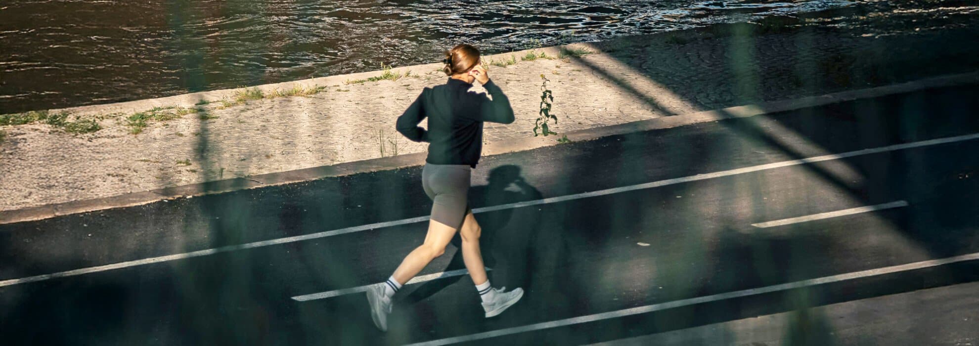 kvinna som springer