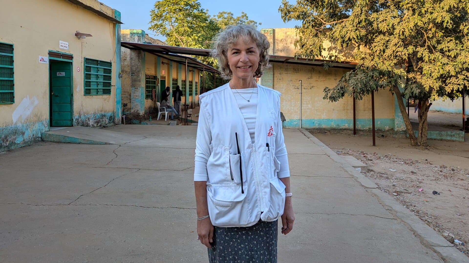 Margareta Danelius på plats i Sudan.