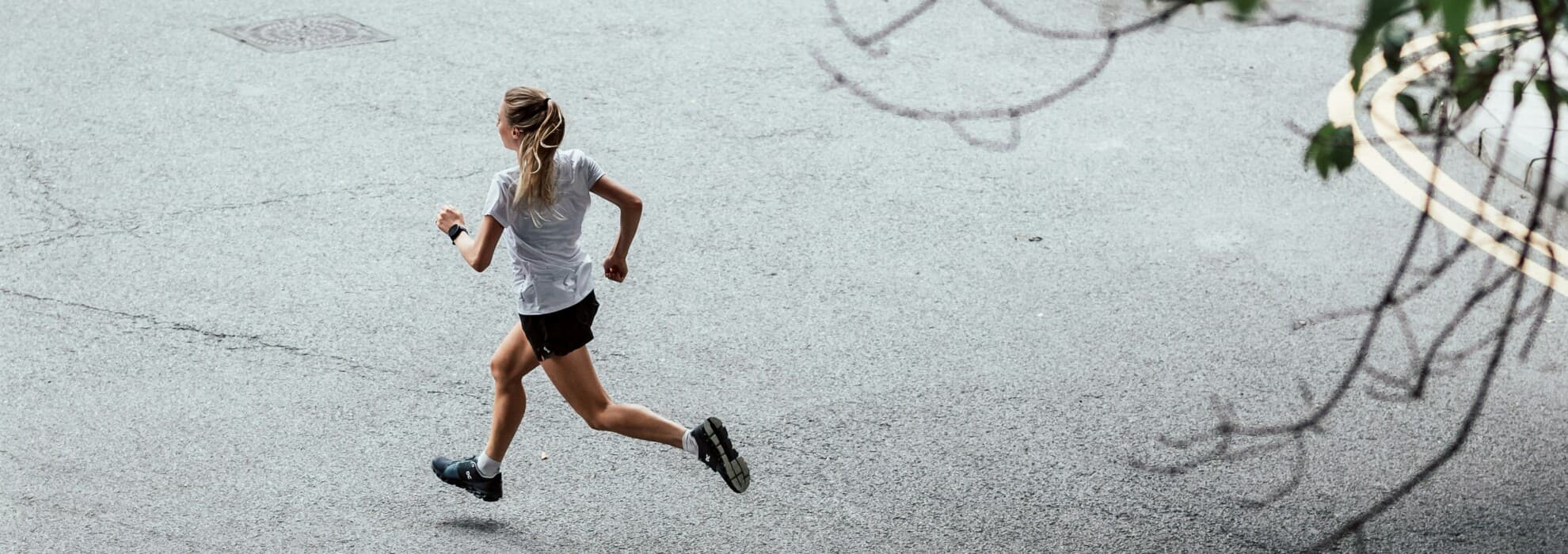 kvinna springer kvinna springer