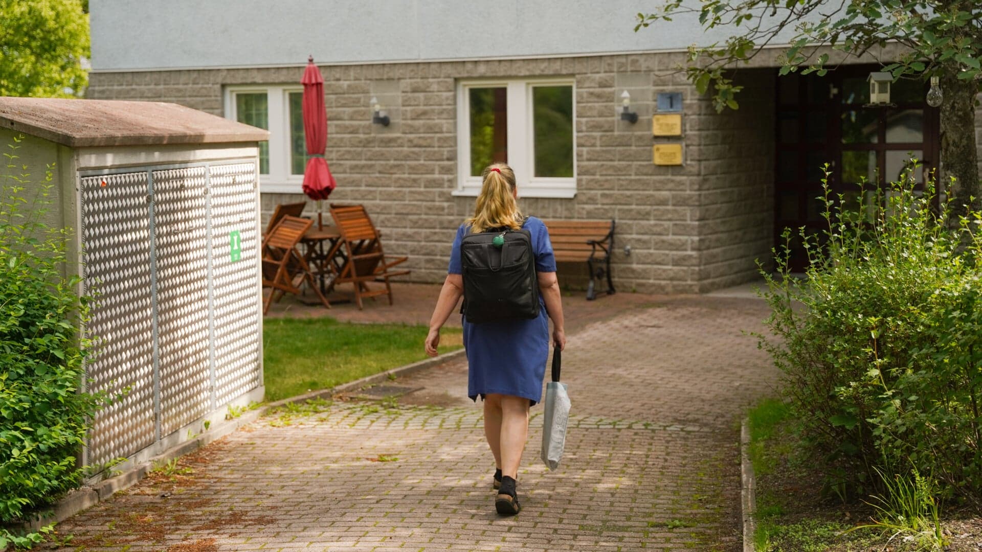 ASIH-medarbetare på väg hem till en patient