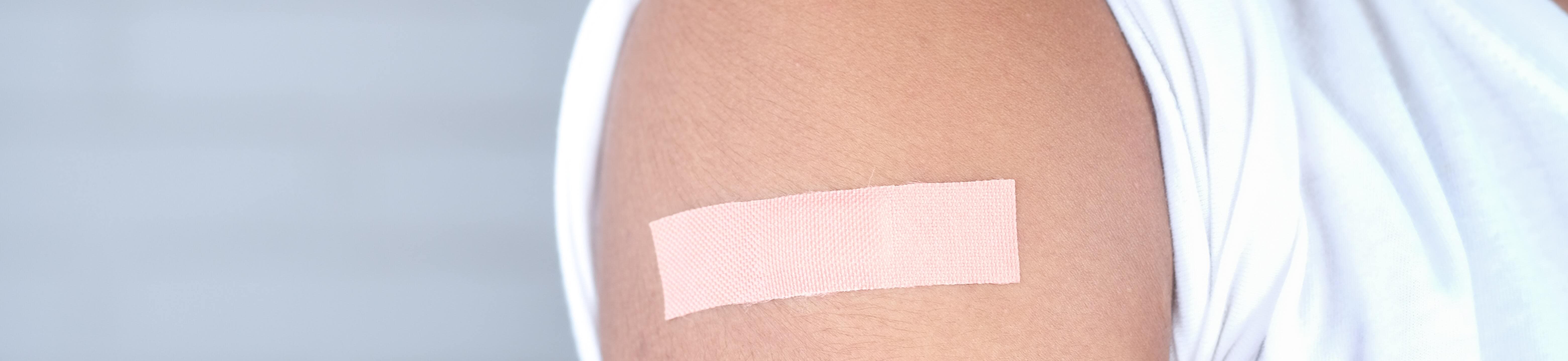 Arm med plåster Arm med plåster