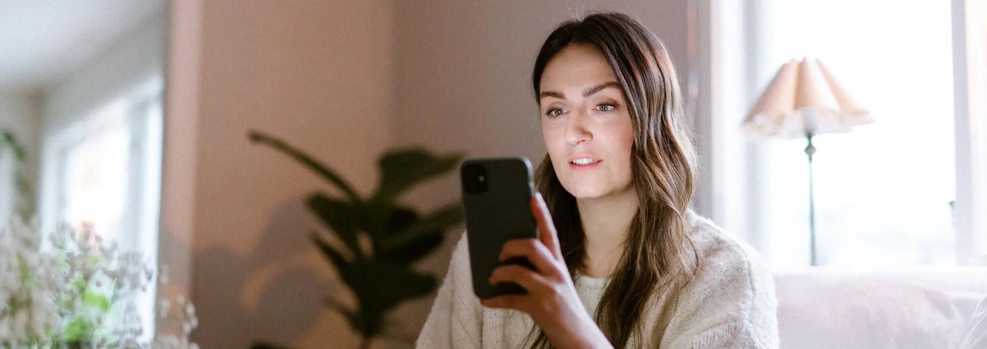 Medarbetare med telefon