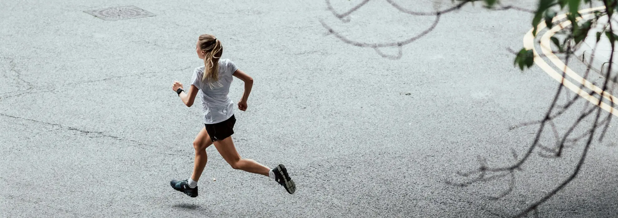 kvinna springer kvinna springer