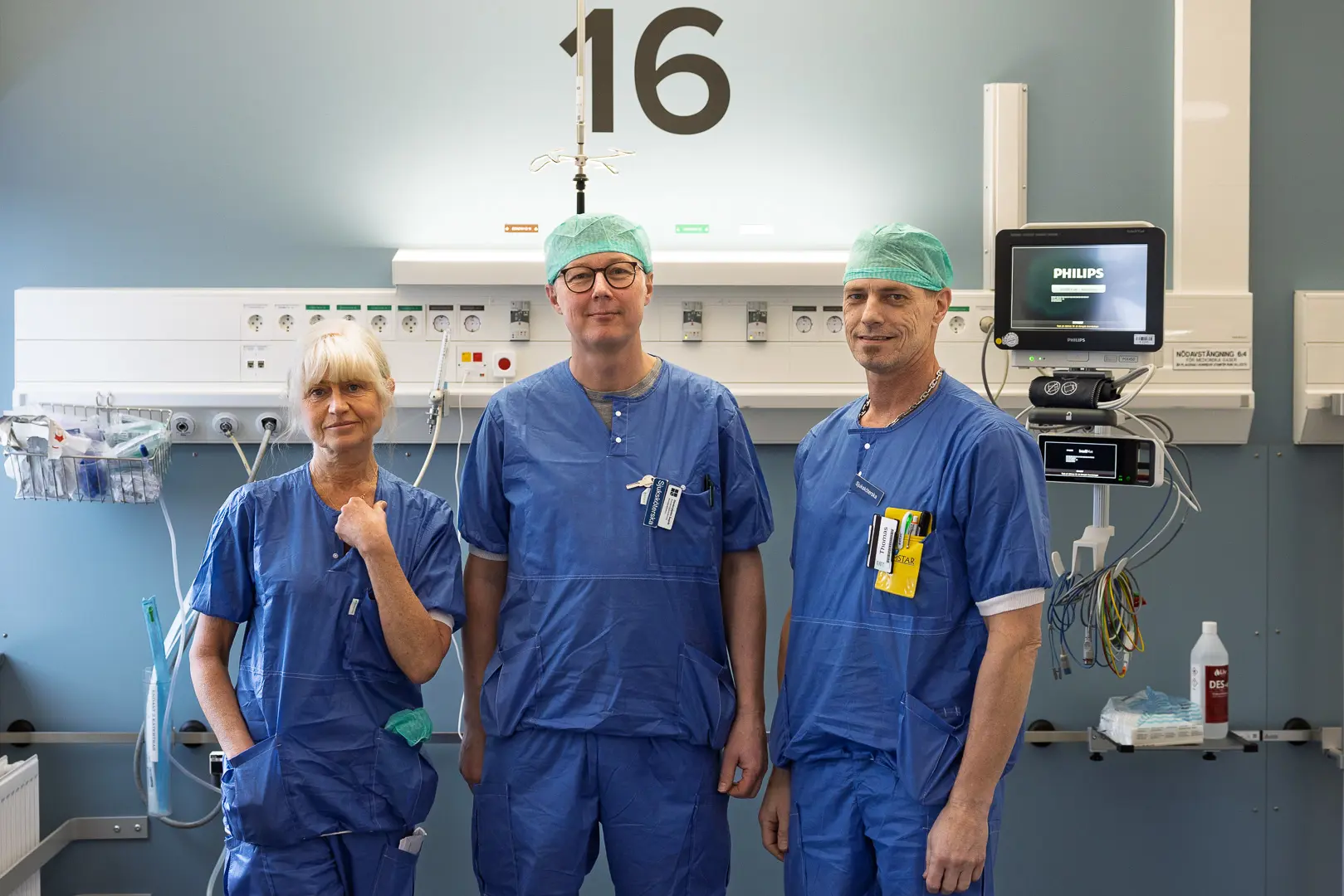 Anna Hallberg, Daniel Sagvik och Thomas Ternestål i sänghallen på Post-Op. 